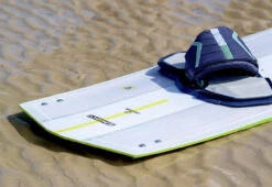 Slingshot Glide V12 Twintip Kiteboard -Sports Shop Slingshot Glide V12 Close Up 24636.1654095709